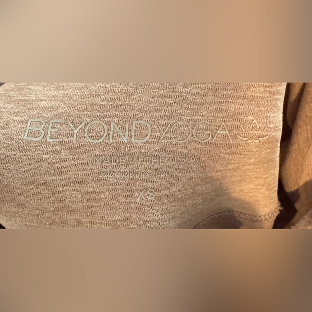 Beyond Yoga Spacedye Pipe Up High Waisted Midi Legging in Chai - Size XS - Picture 6 of 7